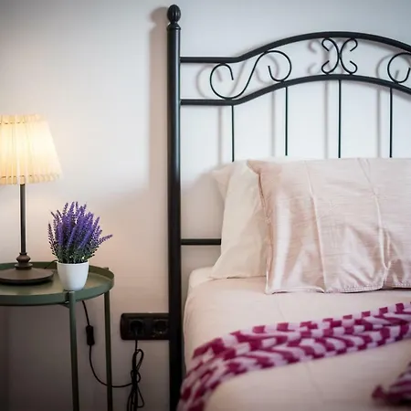 1 Charming Conde Private Garden Pool, Bbq! Вилла