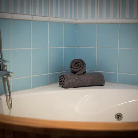 1 Charming Conde Private Garden Pool, Bbq! Вилла Адехе