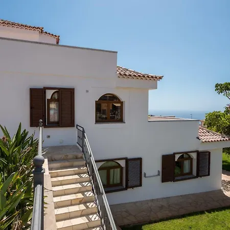 1 Charming Conde Private Garden Pool, Bbq! Villa