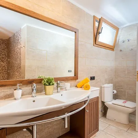 Вилла 1 Charming Conde Private Garden Pool, Bbq! *